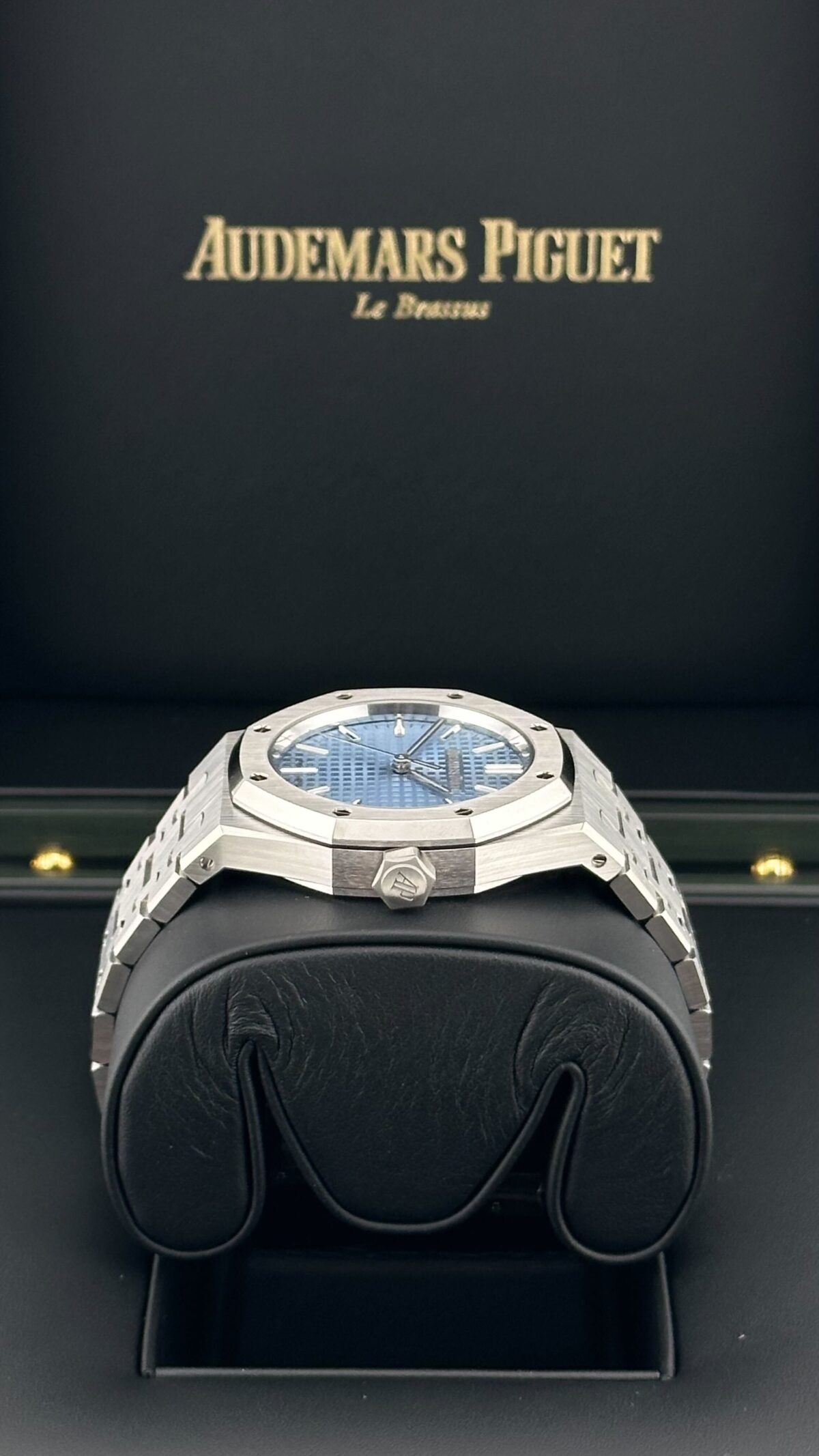 Audemars Piguet Royal Oak 15550ST.OO.1356ST.08 Stainless Steel  Blue Dial (2024) - Image 6