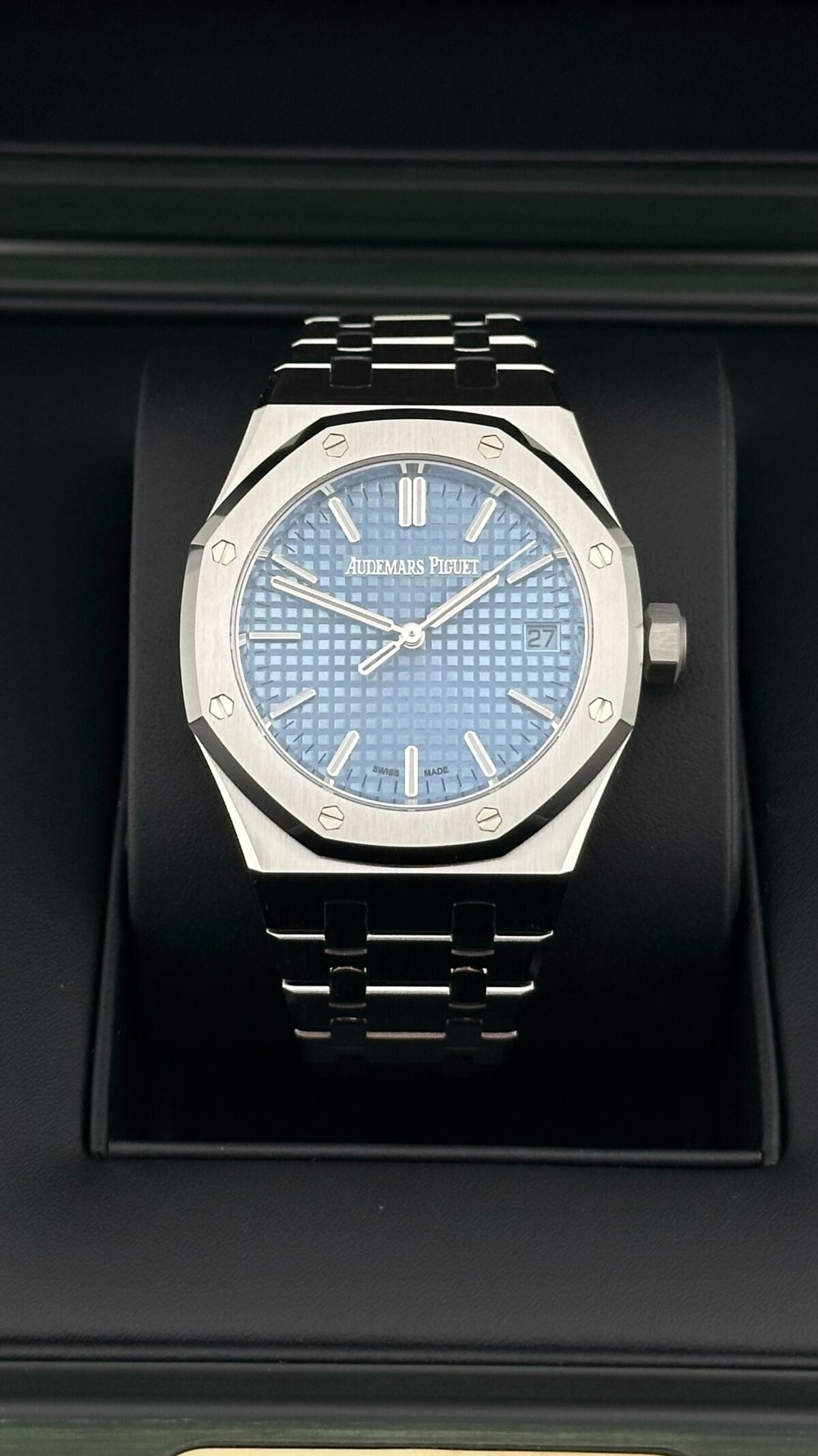 Audemars Piguet Royal Oak 15550ST.OO.1356ST.08 Stainless Steel  Blue Dial (2024) - Image 4