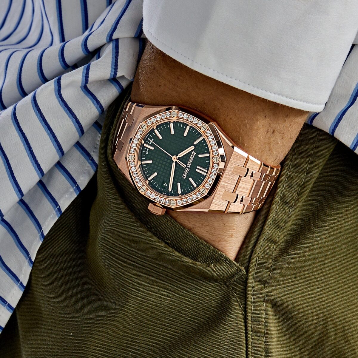 Audemars Piguet Royal Oak 15551OR.ZZ.1356OR.06  Selfwinding Rose Gold Khaki Green Dial - Image 2