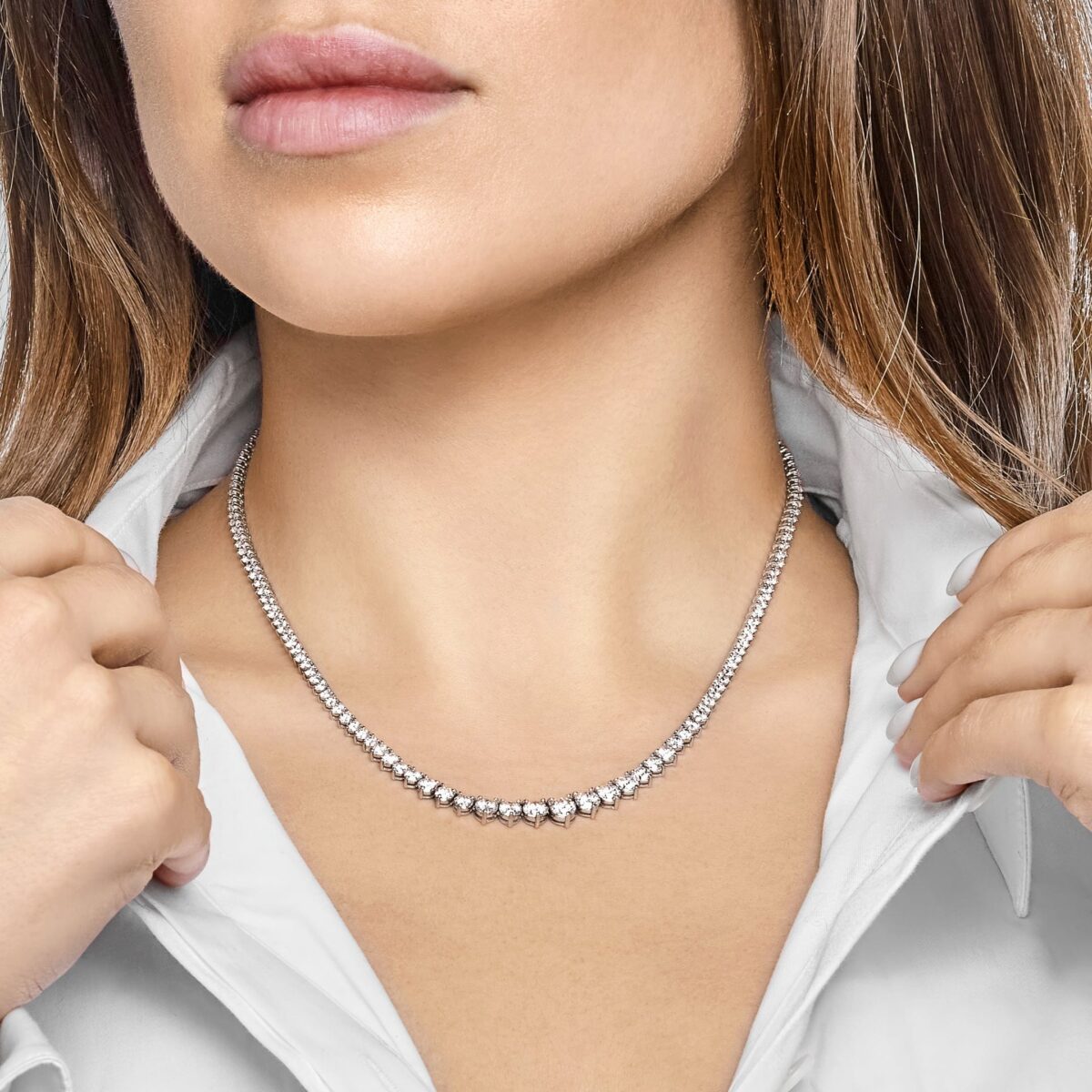 Graduated Rivière Necklace in White Gold - Image 2