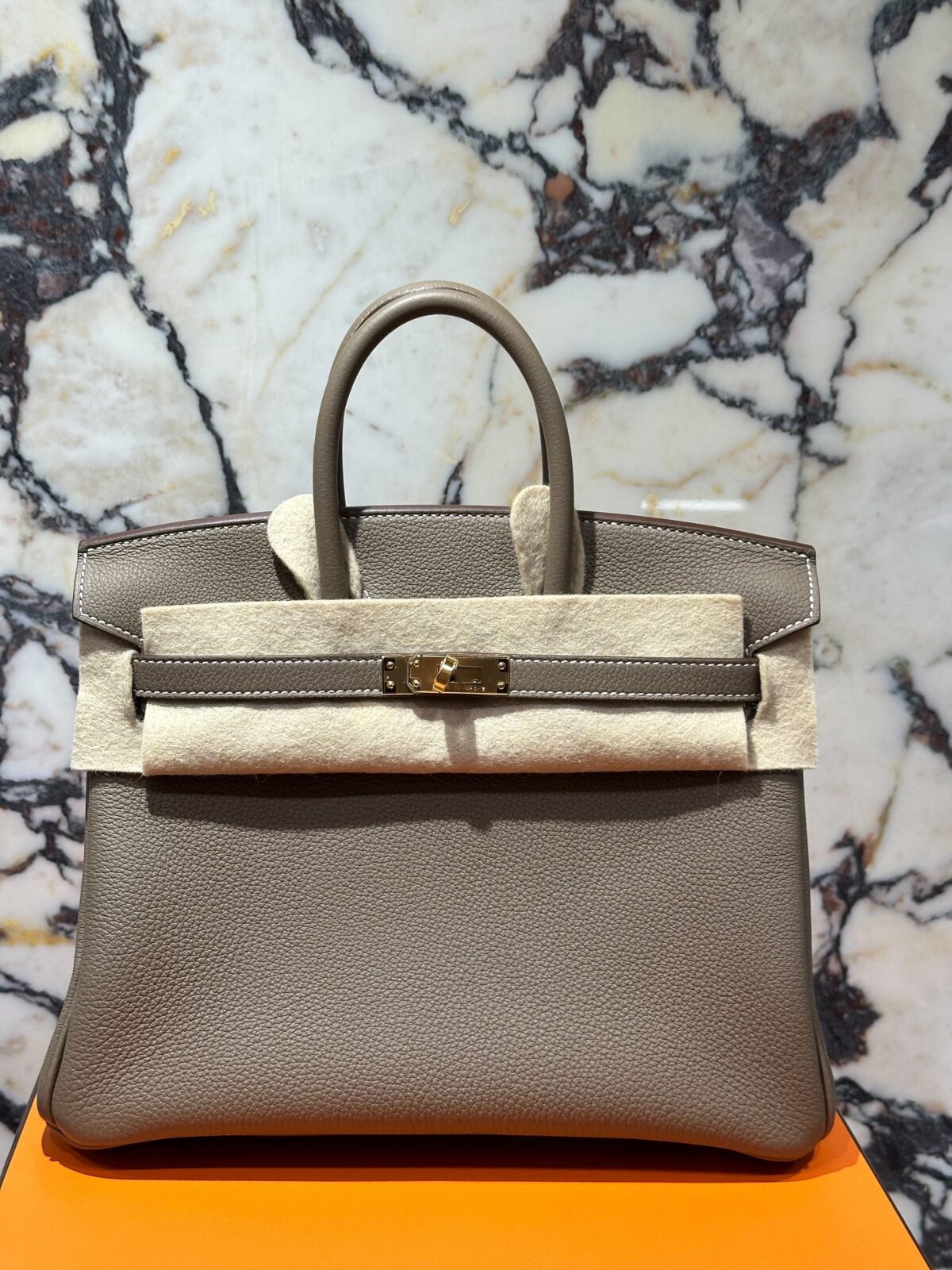 Hermès Birkin 25 Etoupe Togo Gold Hardware - Image 2