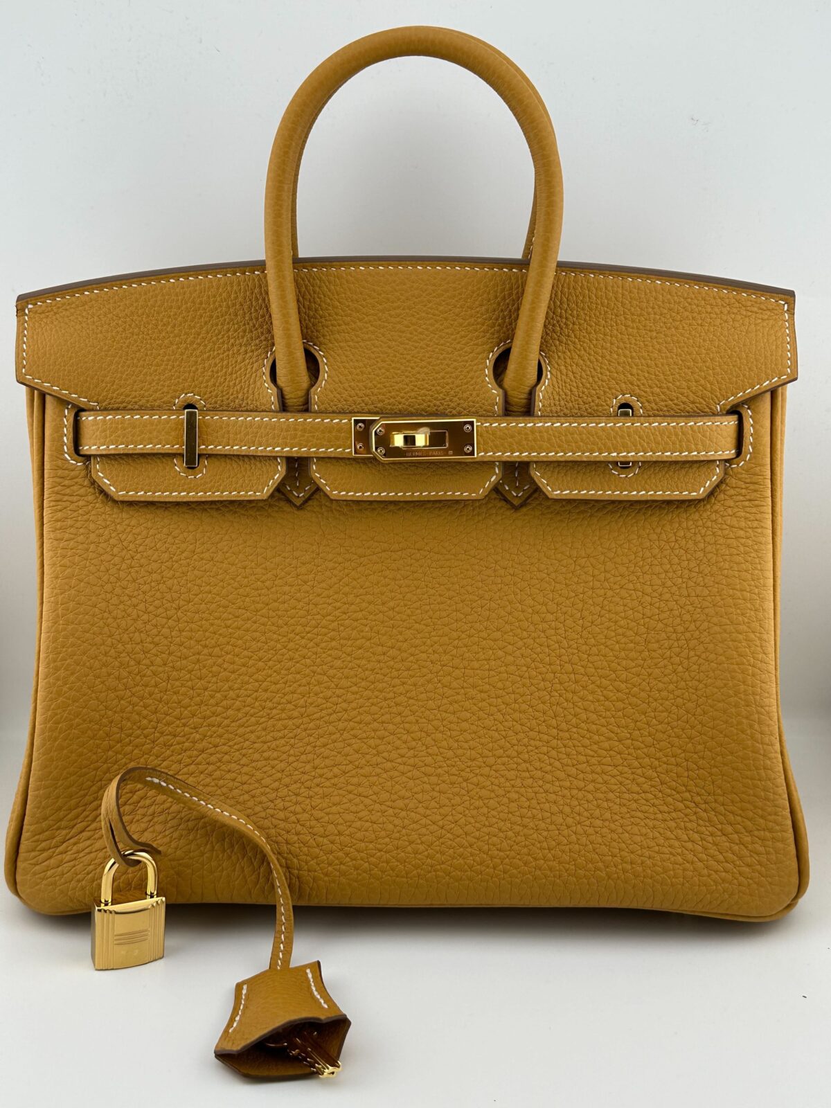 Hermès Birkin 25 Togo Calfskin Naturel Sable Gold Hardware - Image 2