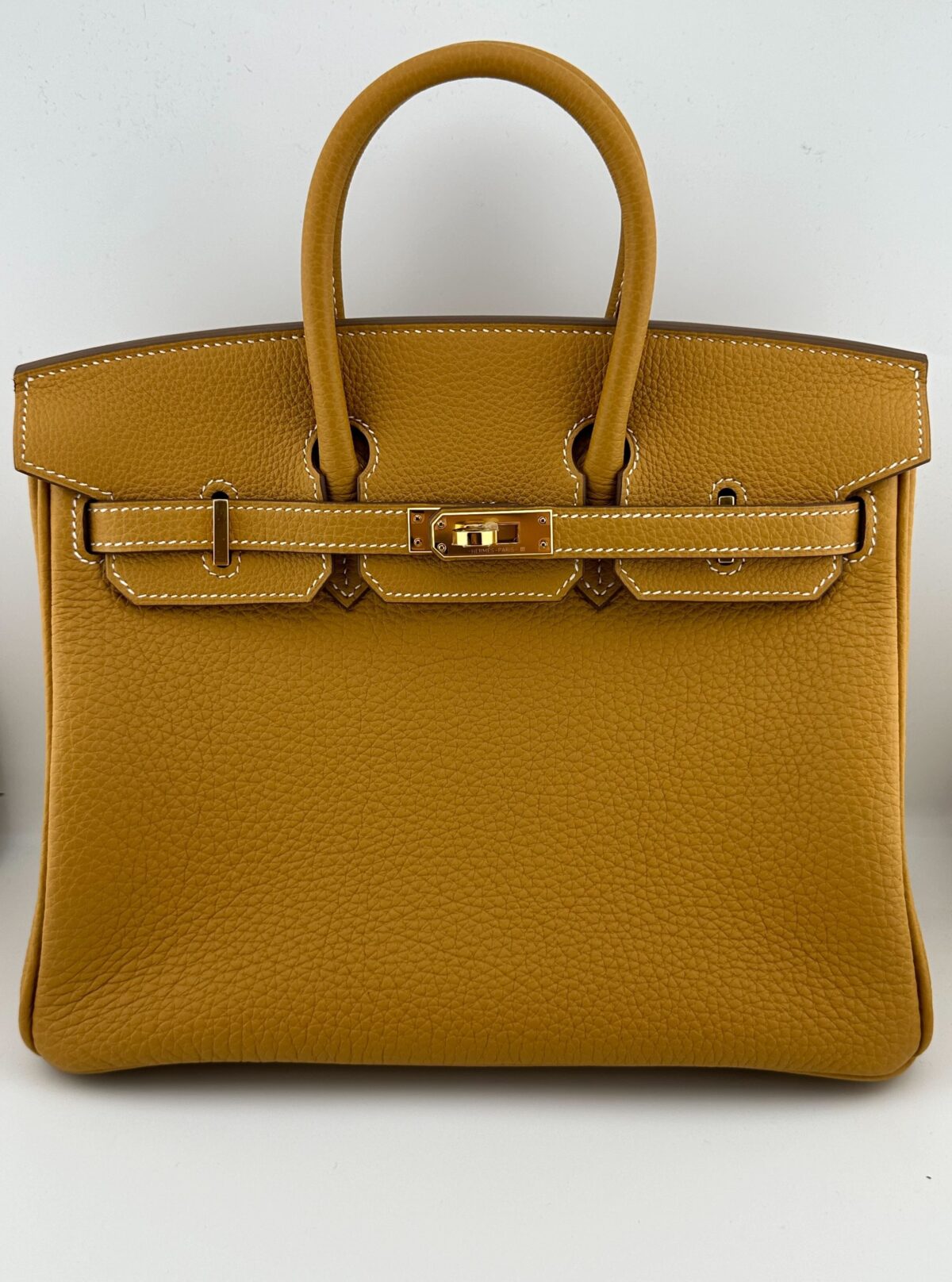 Hermès Birkin 25 Togo Calfskin Naturel Sable Gold Hardware - Image 3