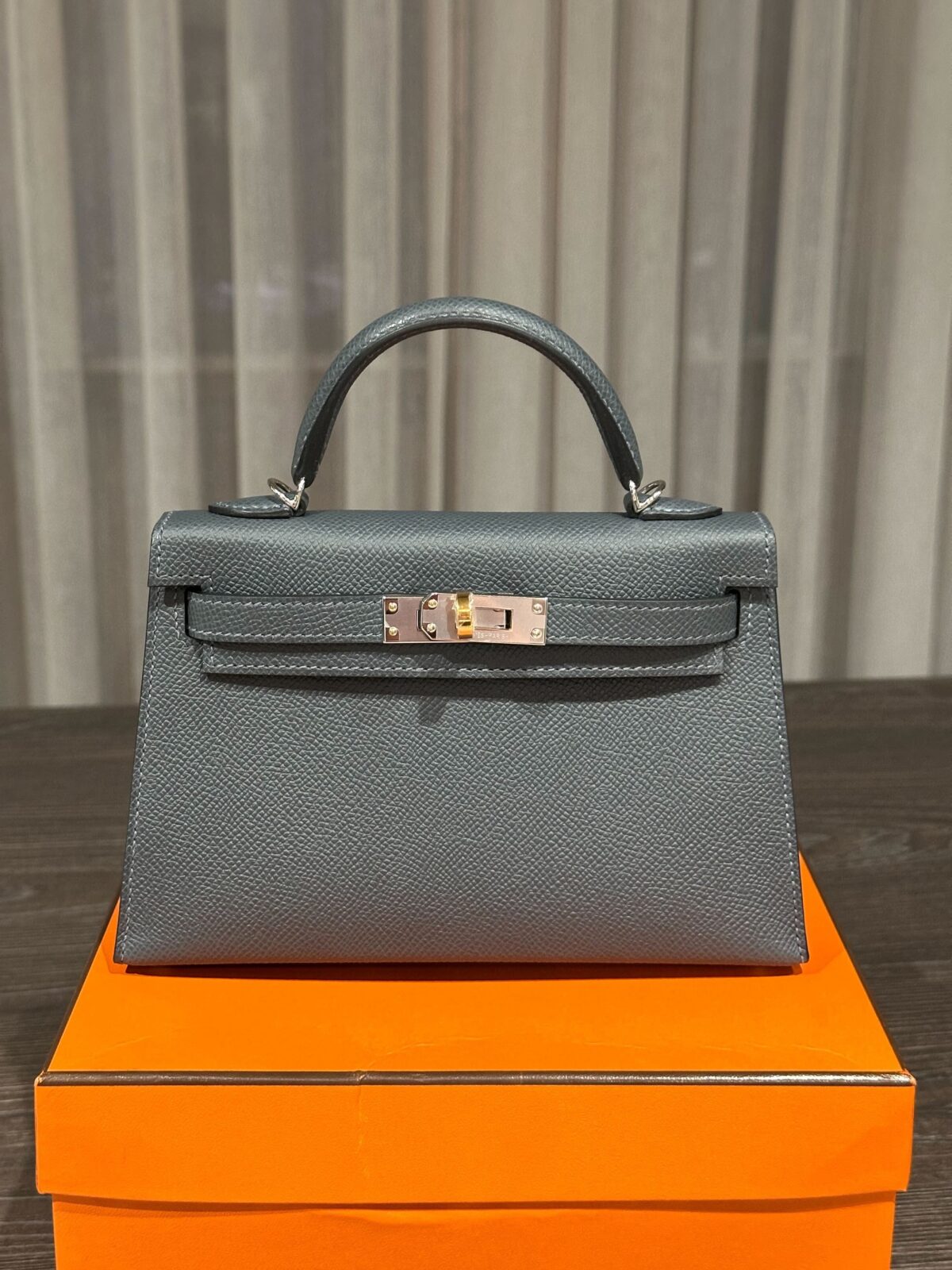 Hermès Kelly II Sellier 20 Mini Epsom Gris Misty Electrum Hardware - Image 2