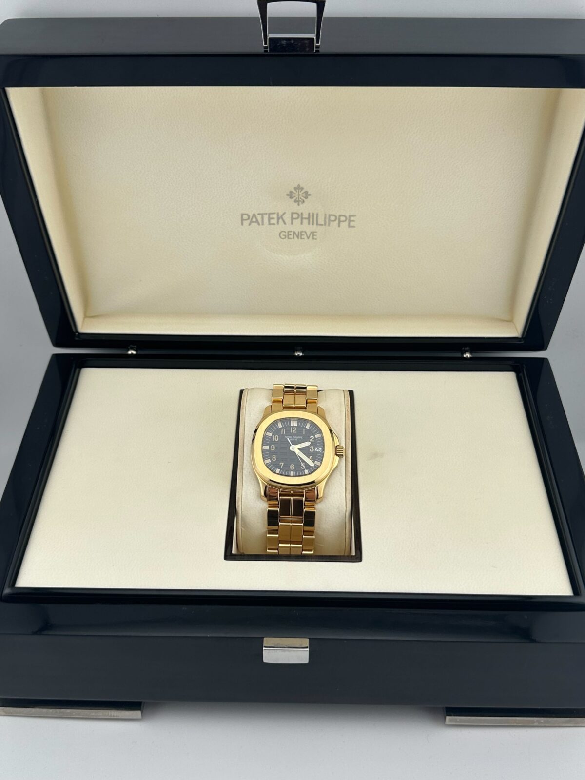 Patek Philippe Aquanaut 5066/1J Yellow Gold Black Dial - Image 3