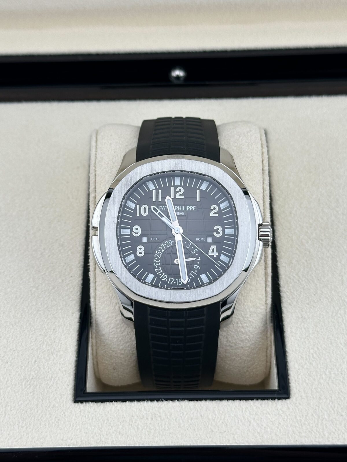 Patek Philippe Aquanaut 5164A-001 'Travel Time' Stainless Steel (2024) - Image 9