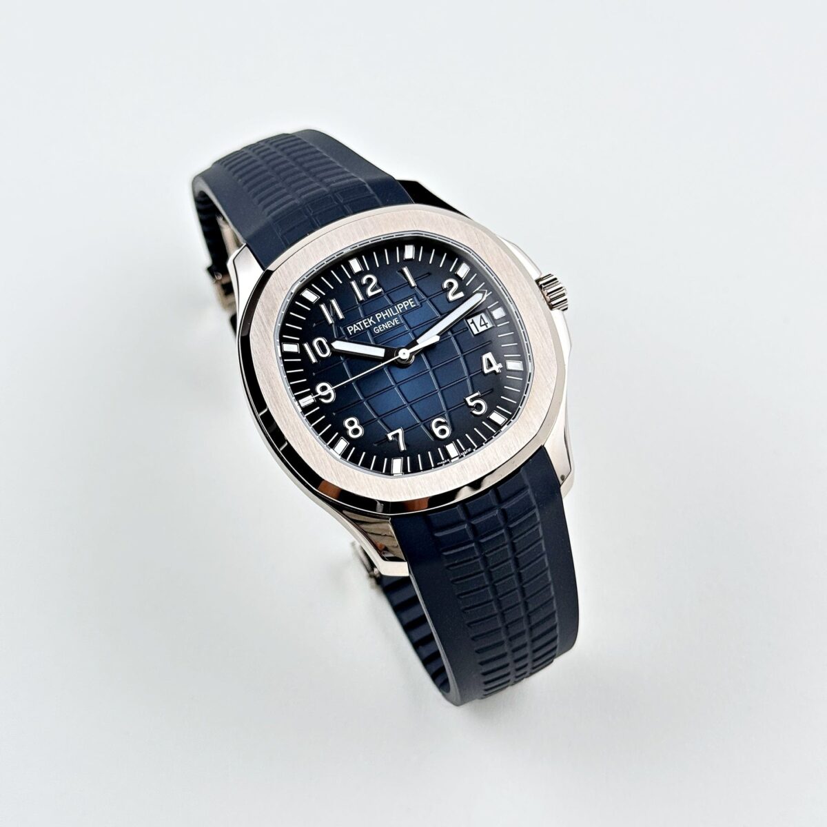 Patek Philippe Aquanaut 5168G-001 White Gold Blue Dial (2021) - Image 3