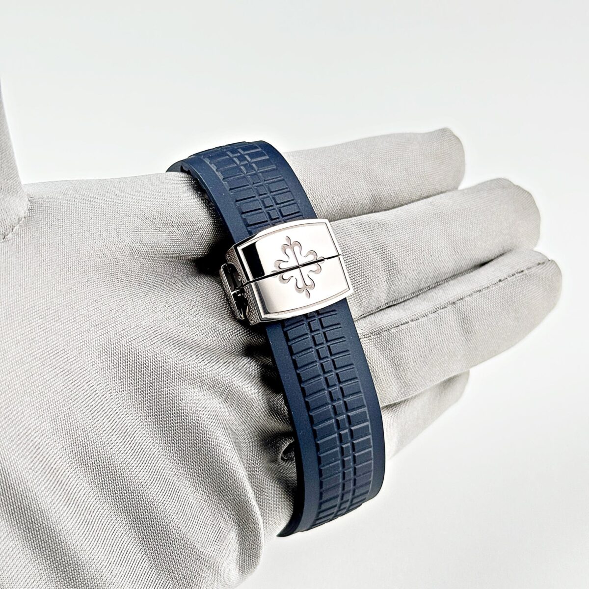 Patek Philippe Aquanaut 5168G-001 White Gold Blue Dial (2021) - Image 10