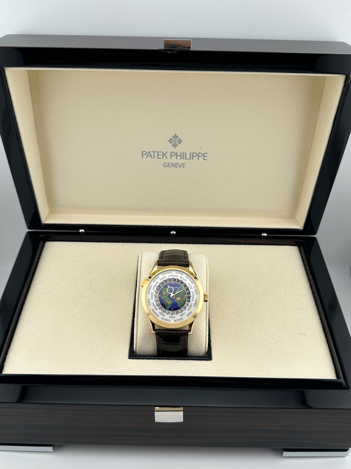 Patek Philippe Complications 5231J-001 World Time Yellow Gold - Image 6