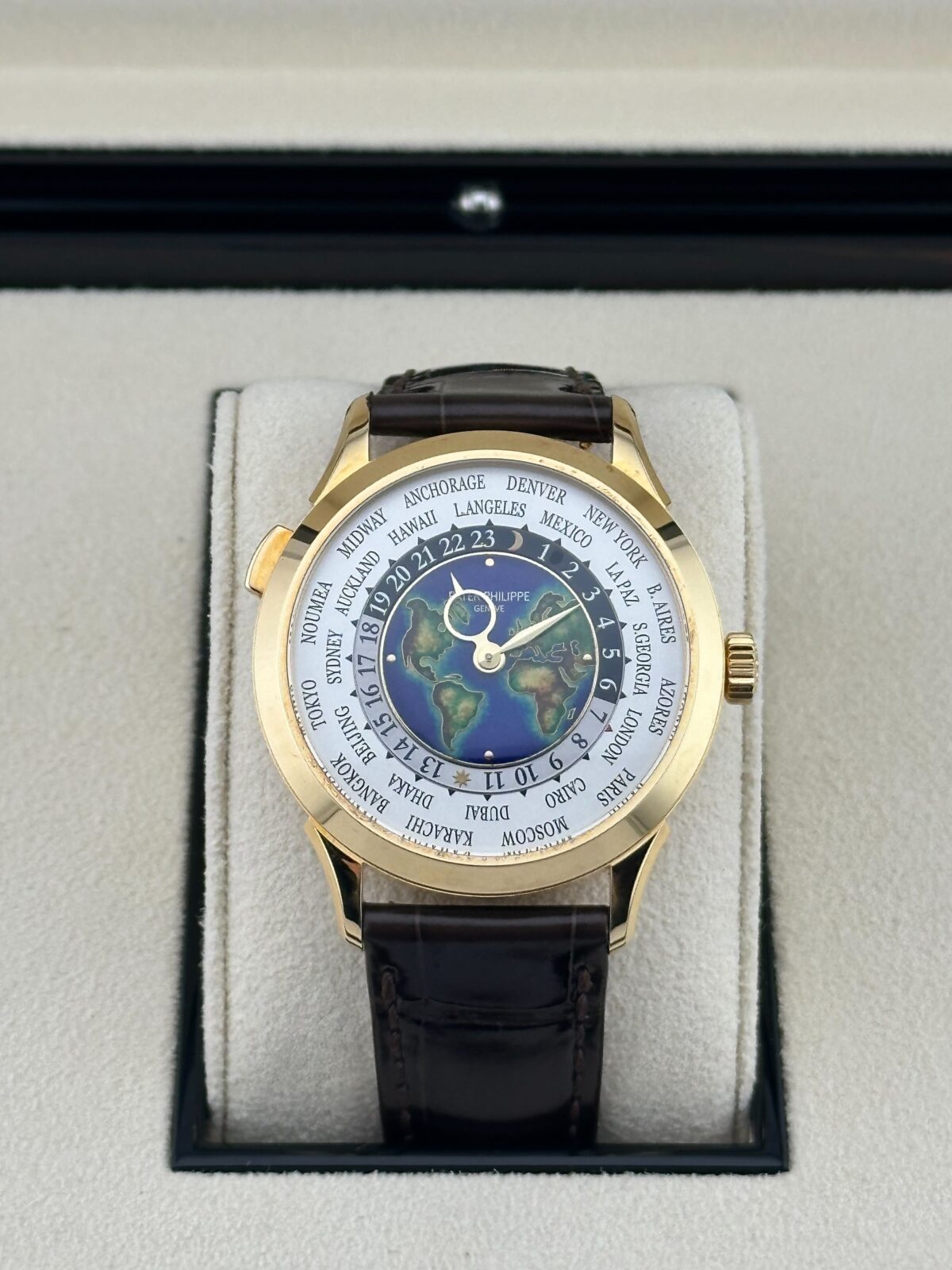 Patek Philippe Complications 5231J-001 World Time Yellow Gold - Image 2