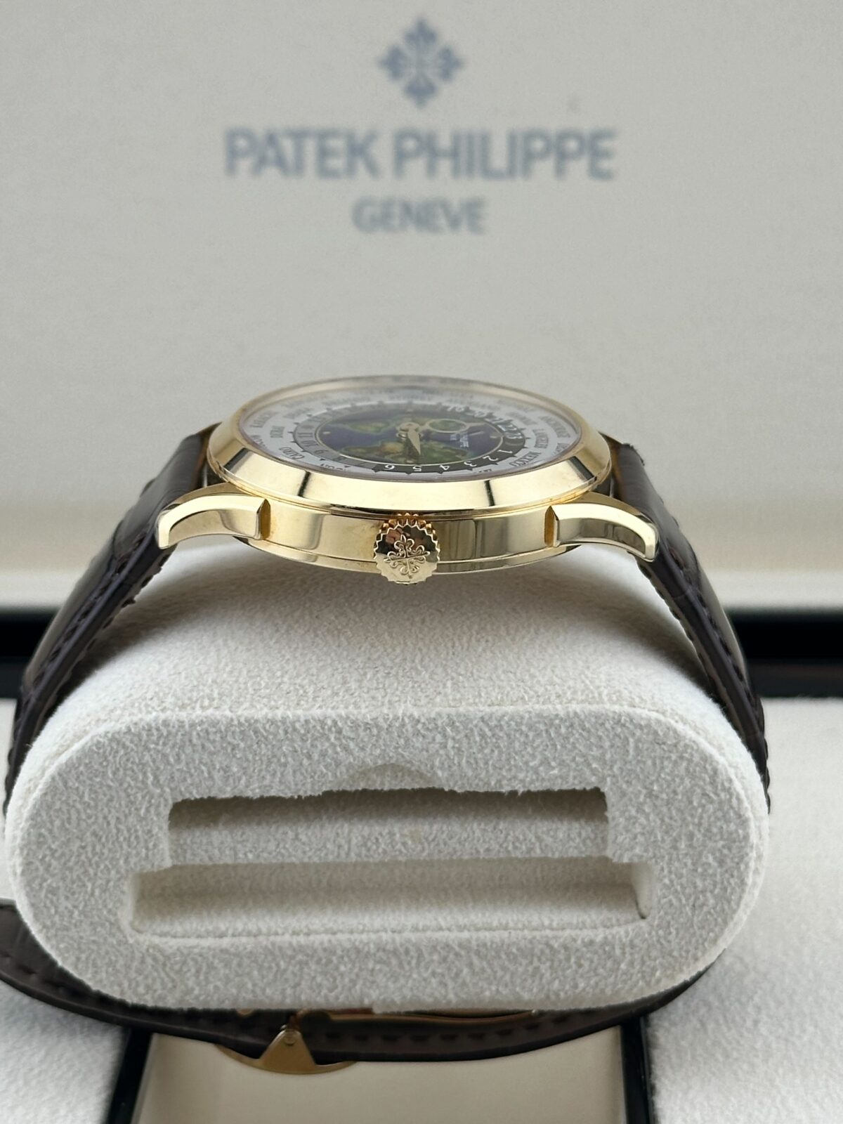 Patek Philippe Complications 5231J-001 World Time Yellow Gold - Image 4