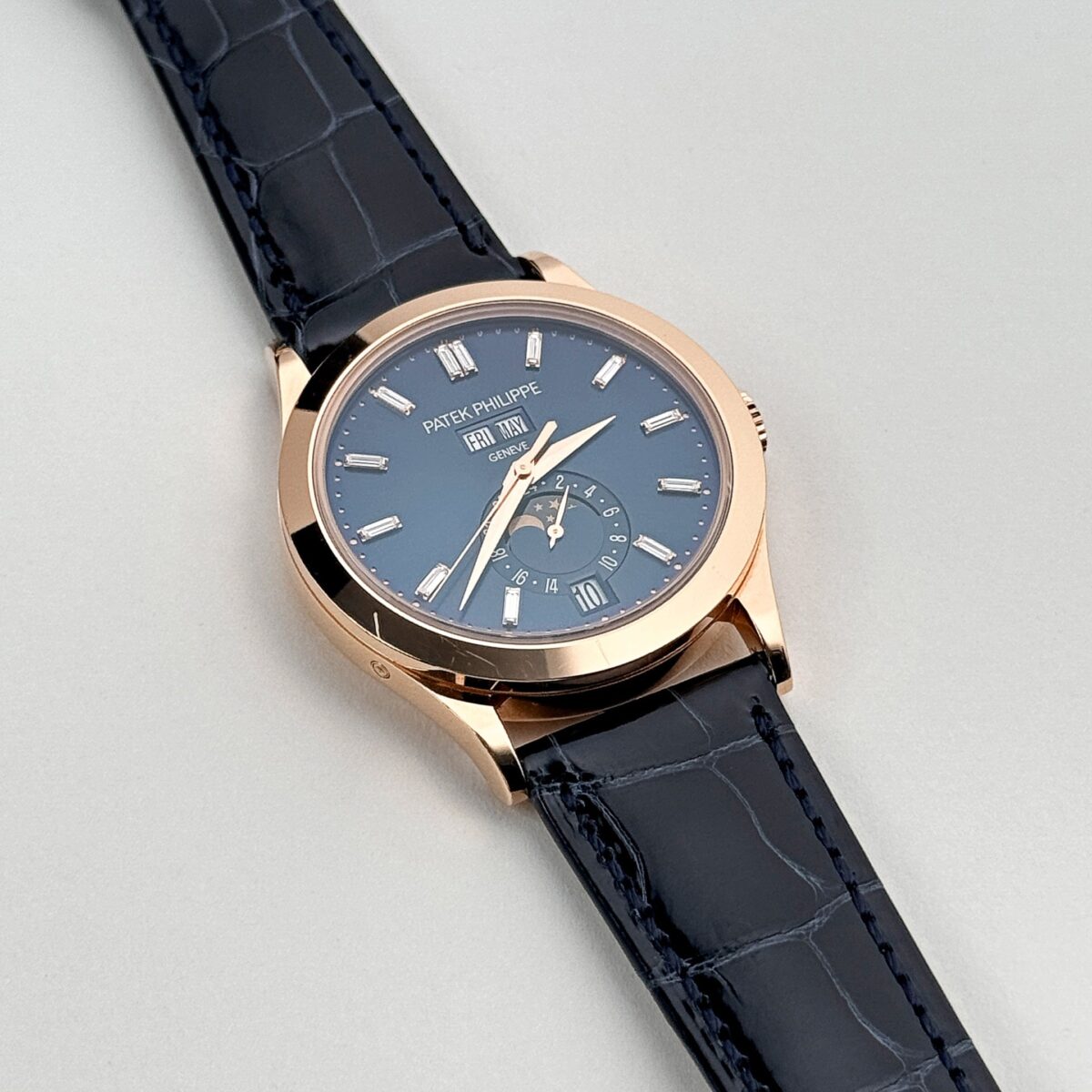 Patek Philippe Complications 5396R-015 Annual Calendar Rose Gold Blue Dial (2019) - Image 3