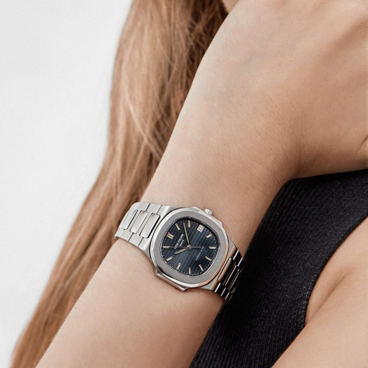 Patek Philippe Nautilus 3900/001 'Tiffany & Co.' Stainless Steel Blue Dial Quartz - Image 2