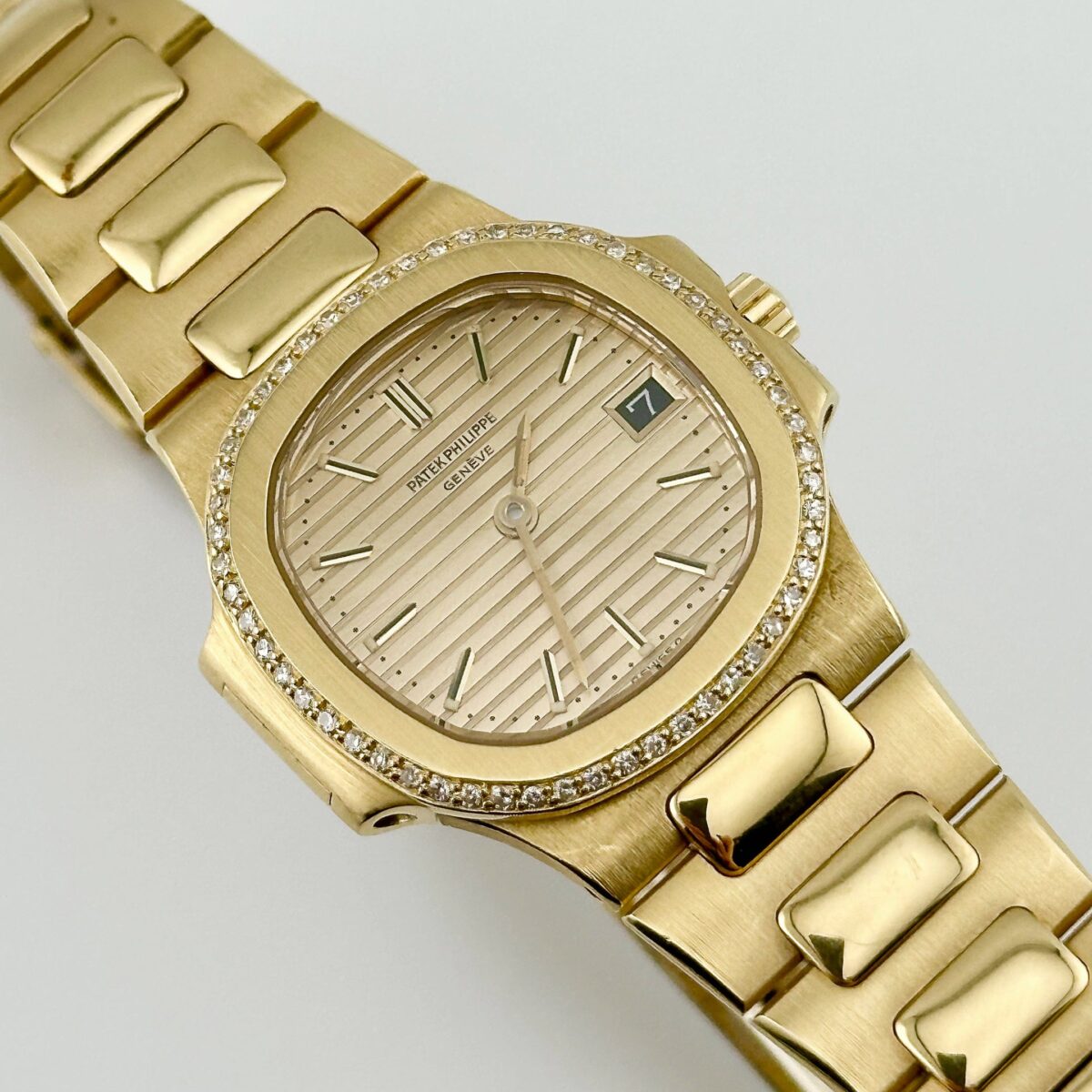 Patek Philippe Nautilus 4700/1J Yellow Gold Champagne Dial Diamond Bezel - Image 2