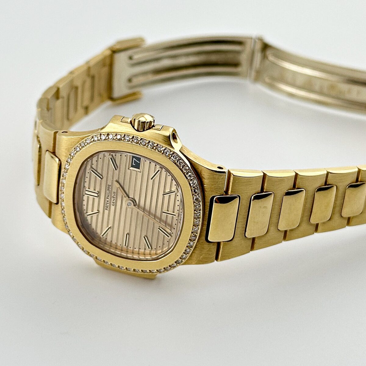 Patek Philippe Nautilus 4700/1J Yellow Gold Champagne Dial Diamond Bezel - Image 4