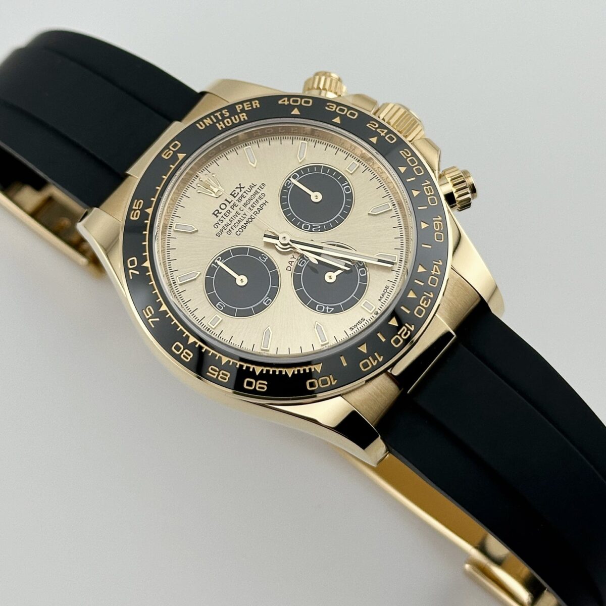 Rolex Daytona 126518LN Yellow Gold Champagne Black Dial (2024) - Image 2