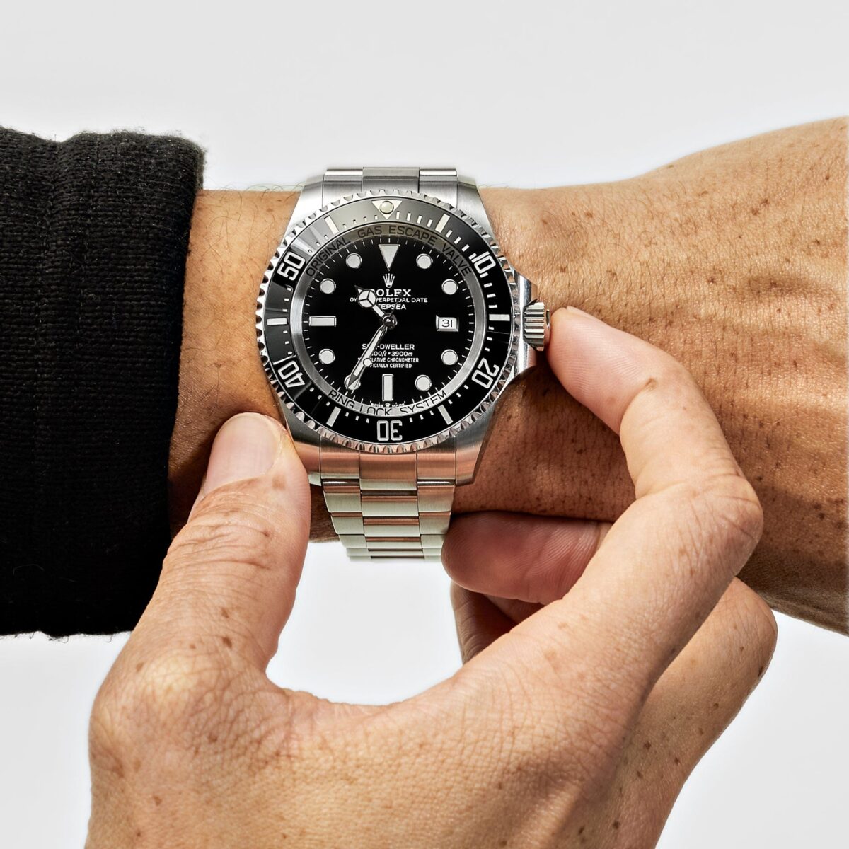 Rolex Deepsea Sea-Dweller 136660 Stainless Steel Black Dial (2024) - Image 2